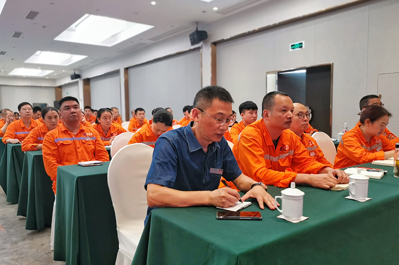 瀘州市安協(xié)與弘旭公司開展安全法律法規(guī)培訓會(圖2) 瀘州市安協(xié)與弘旭公司開展安全法律法規(guī)培訓會(圖2)